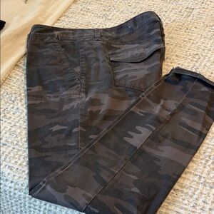 LOFT Men's Camouflage Cargo Pants - Gray and Black